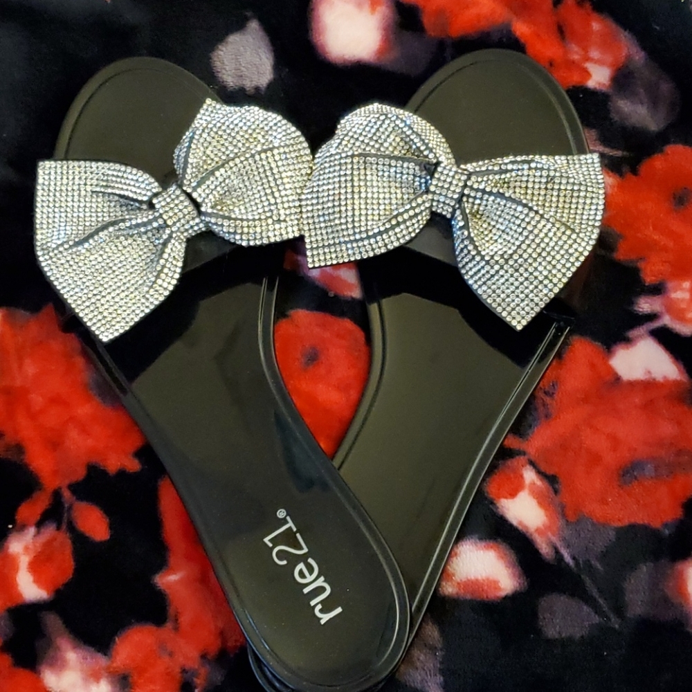 Black Bow Flats